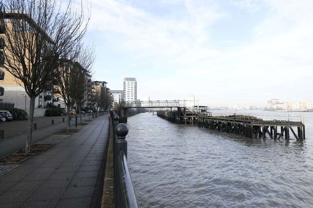 River Thames walk and cycle path