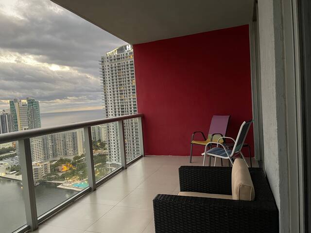 Stunning waterfront Penthouse Suite 2BD/2BA gallery image 5