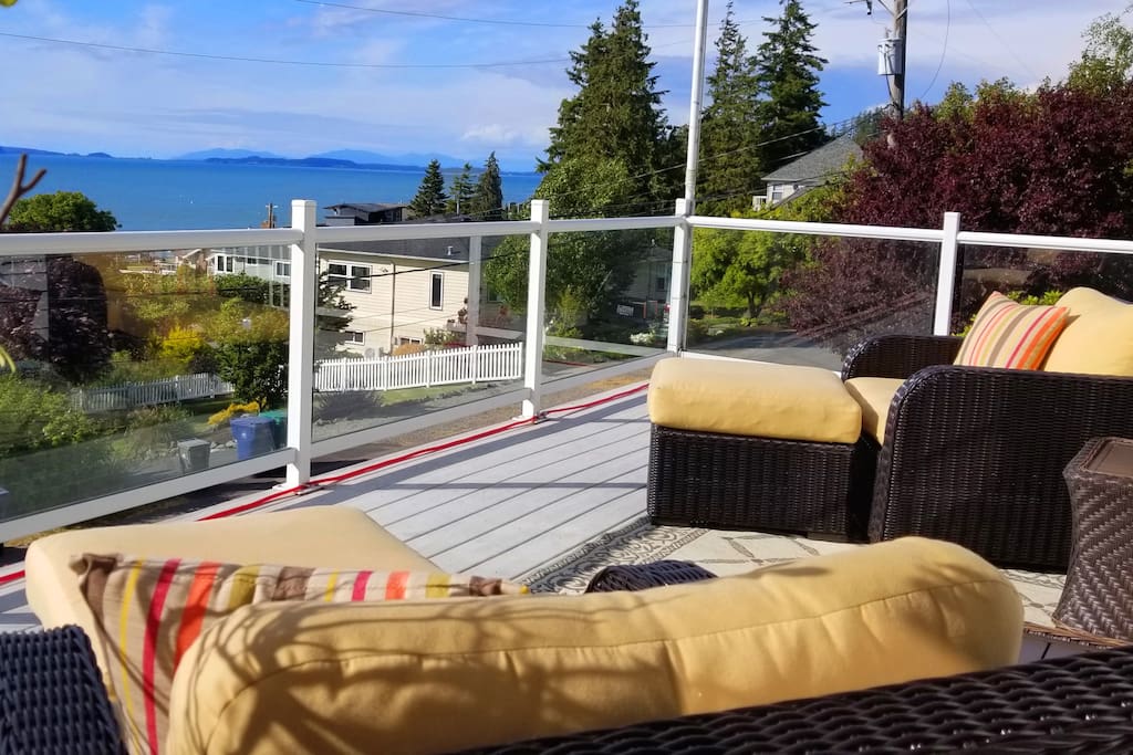 Front Deck with beautiful sunrises and sunsets. 180 degree views of the islands.
