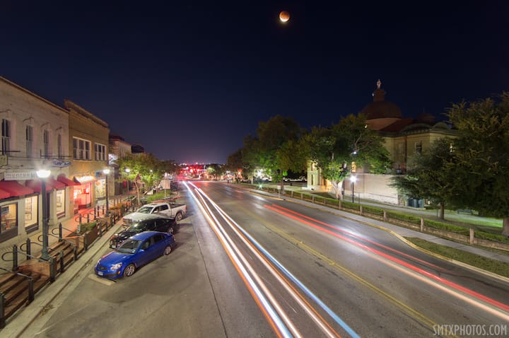Stay in Downtown San Marcos! Next to the Square!