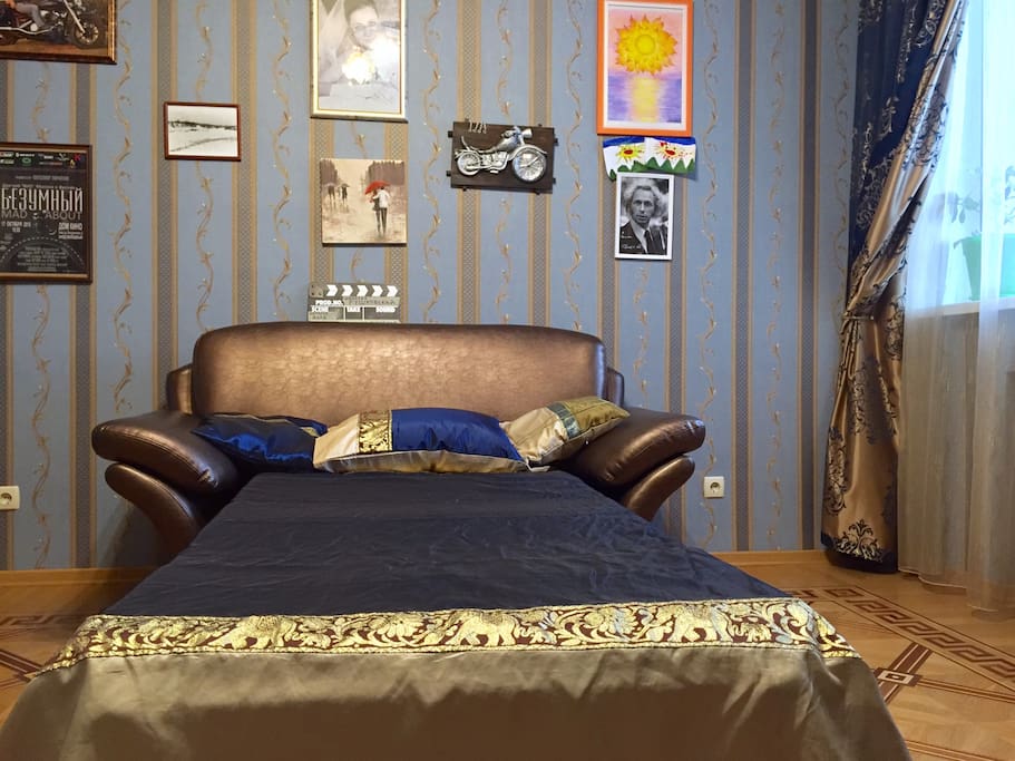 The room. Fold-out sofa. Bed linen and breakfast is included. Bathroom is private (for guest only).