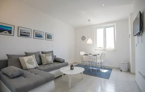 Popular Airbnb listing: Villa Sucuraj, 2+2 beds, first floor in Općina Sućuraj