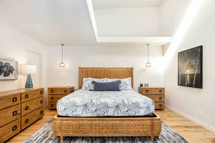 Panoramic luxury beachside condo in paradise A/C gallery image 3