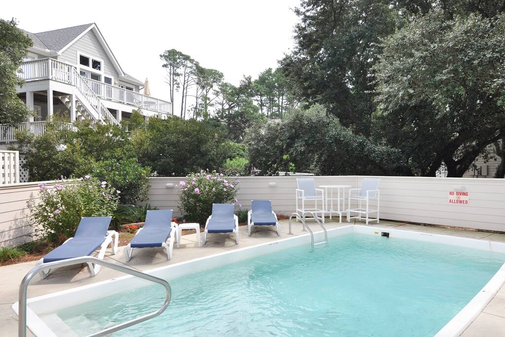 CL338: Starfish | Pool Area