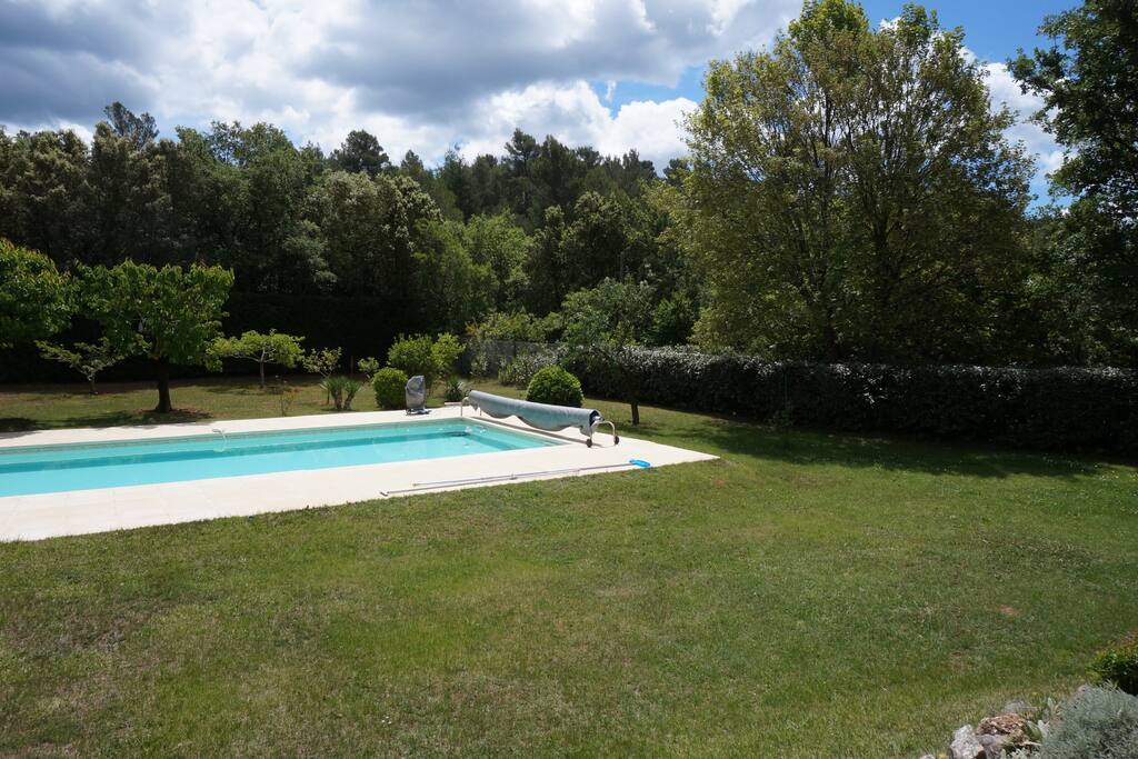 piscine 12x6m avec alarme et 1,5m de profondeur