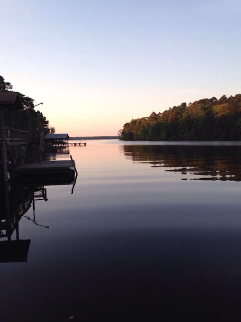 Waterfront Escape on Caney Lake