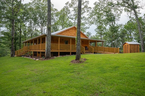 Skyline Escape | Creekside Calm & Forest Trails