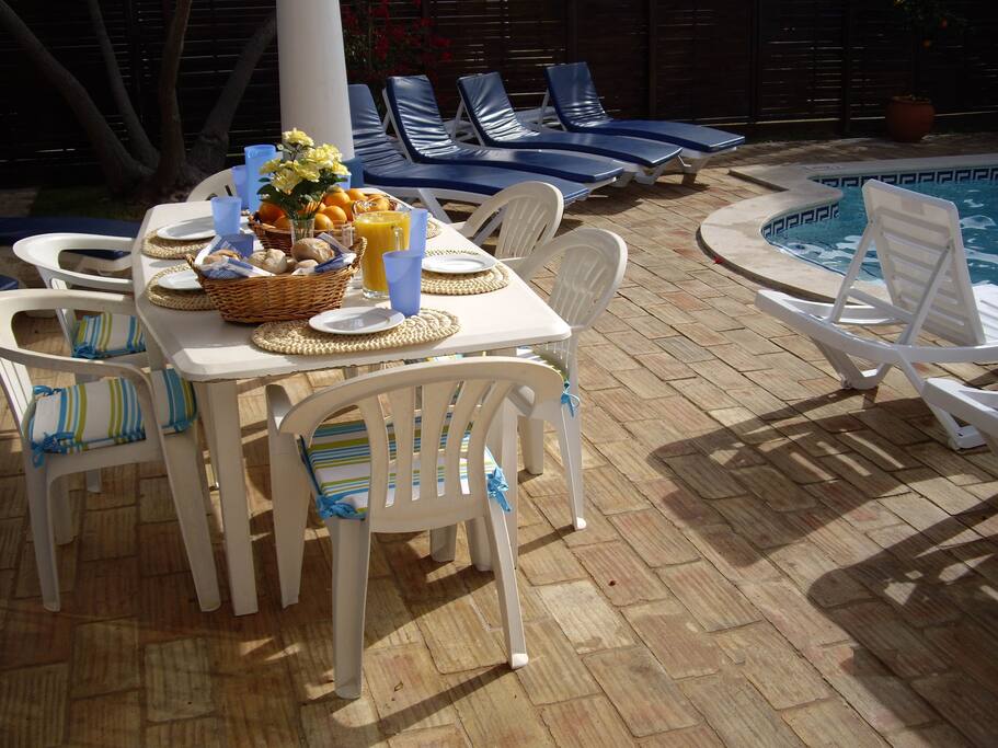 Dining and relaxing by the pool