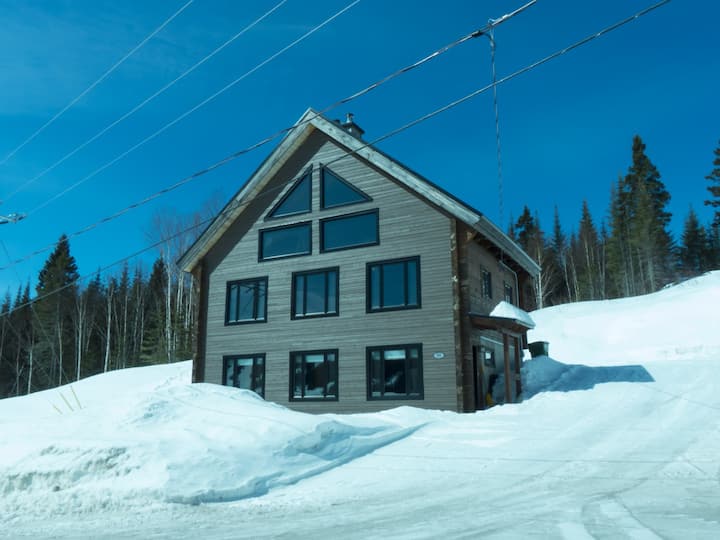 Mount Valin Vacation Rentals & Homes Le FjordduSaguenay Regional