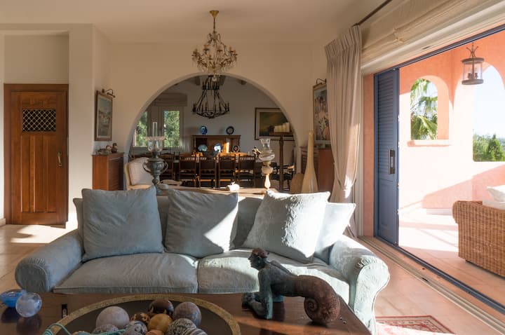 Vista desde el salón hasta el comedor