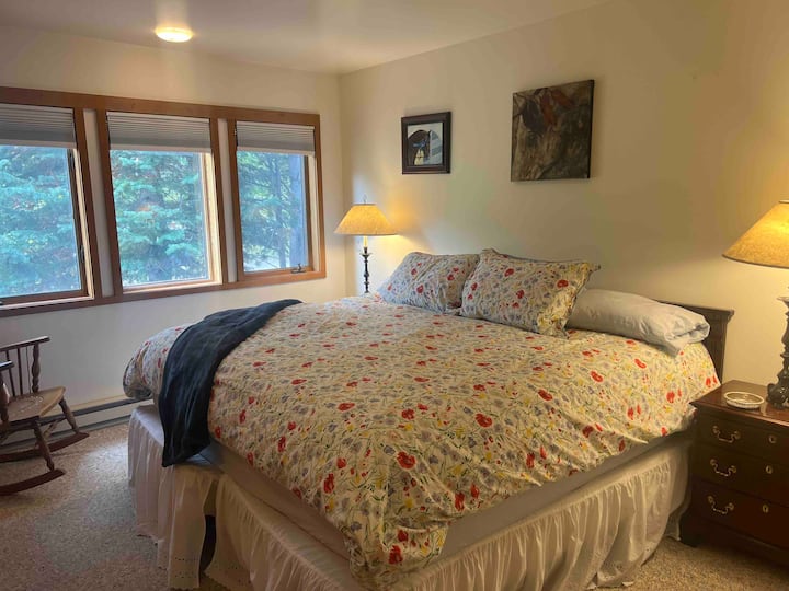 Spavaća soba 4 s bračnim krevetom (širine 180 - 200