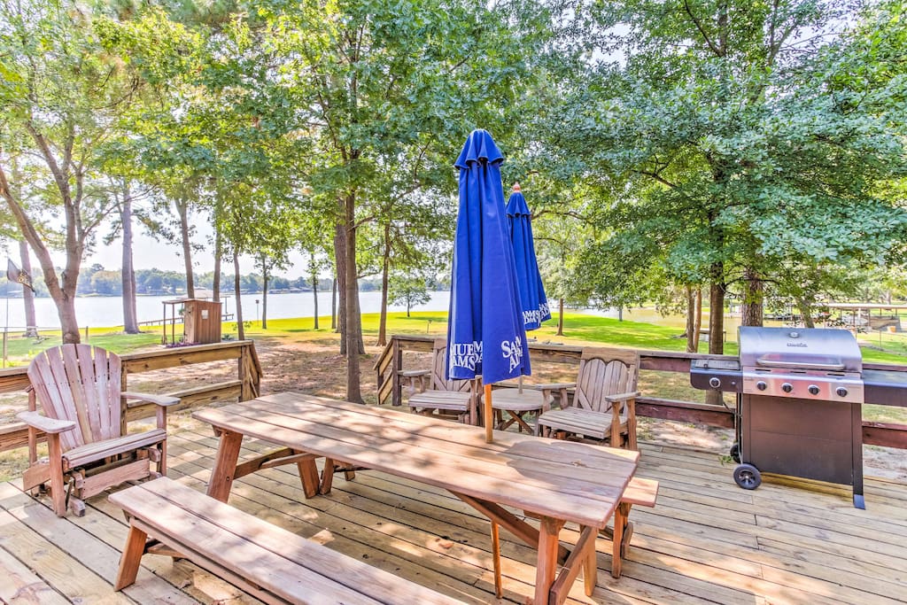Lounge outside on the spacious wooden deck and enjoy the lakefront views!