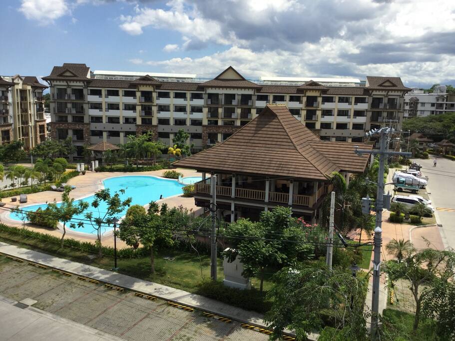 club house and pool area