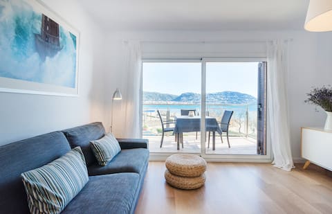 Airbnb con mejor rendimiento: A charming apartment in front of the sea en Roses