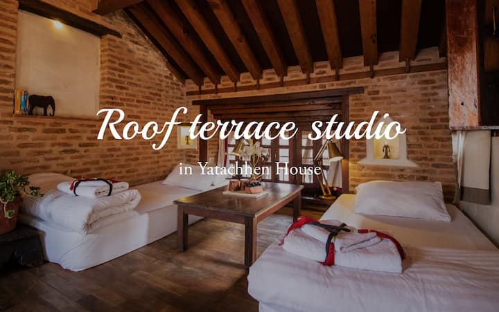 Roof terrace studio - beautiful Newari House Patan