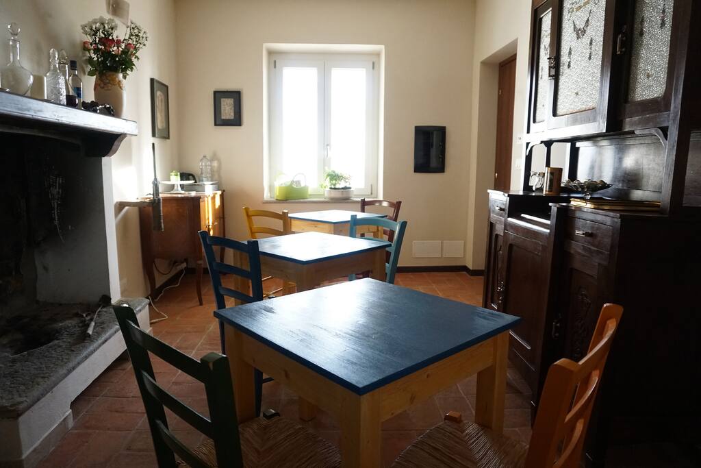 breakfast room