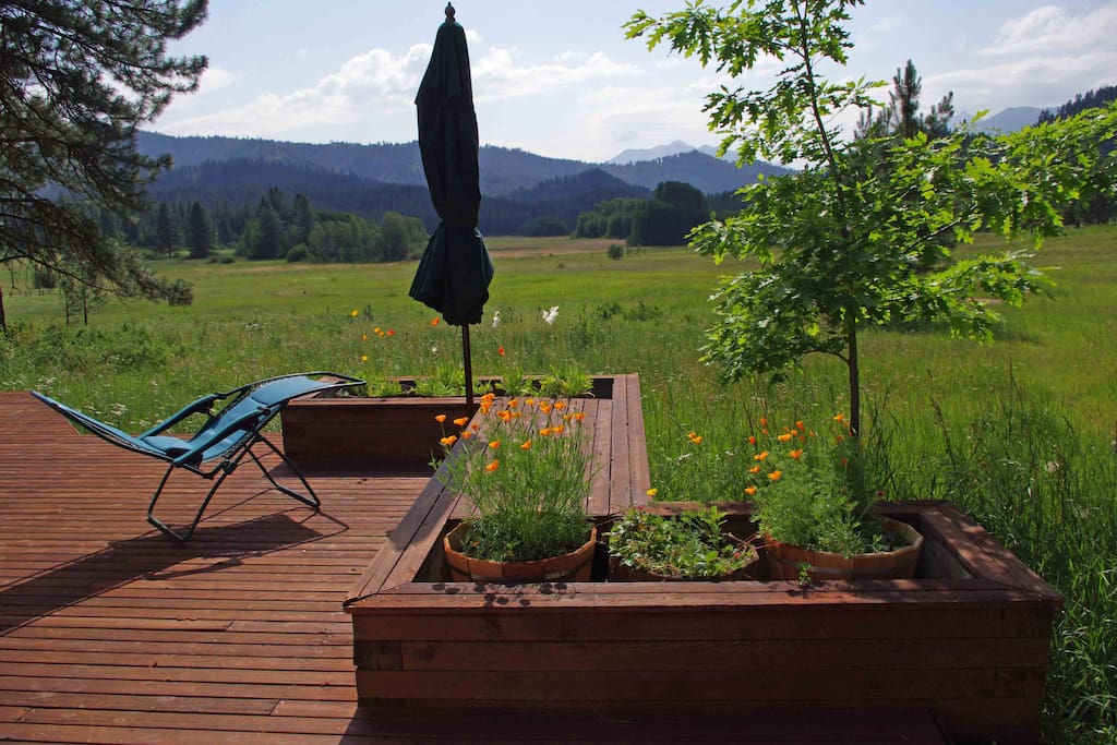 Come and relax on the deck