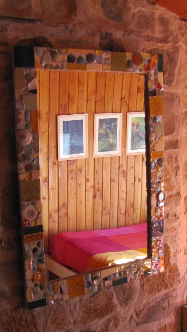 Le miroir en mosaïque de la chambre
