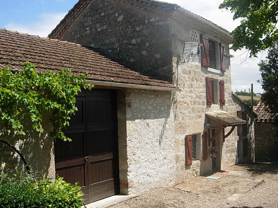 The forecourt of the house