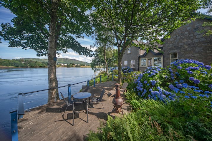 Cnocaruan - Period Cottage on Loch Etive's shore