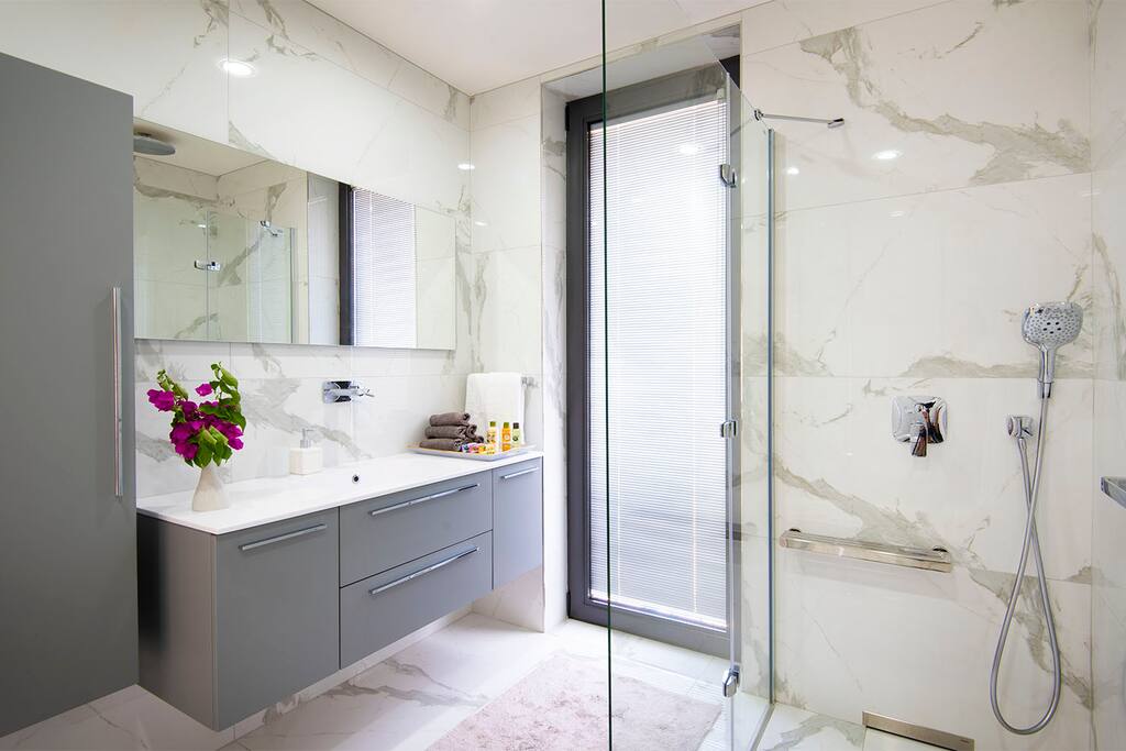 Guest Room Bathroom