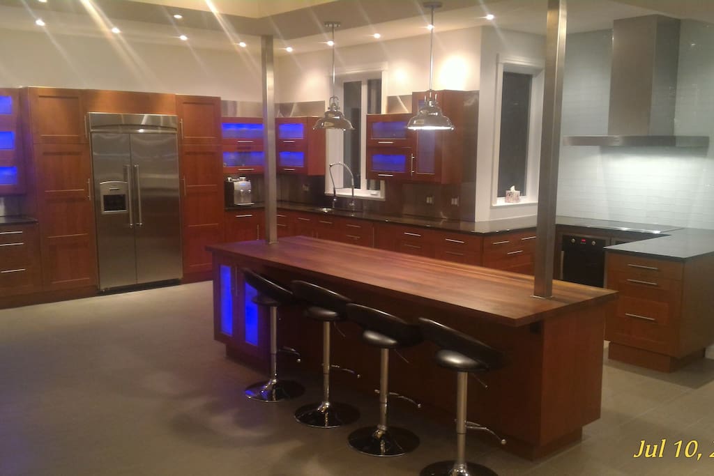 Kitchen / Bar