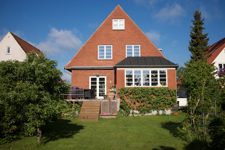 Charming Family House Near Lake, Forrest And Zoo - Odense