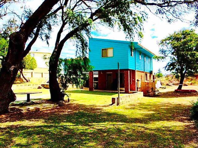 Shell’s Cottage-Front row with ocean & river views gallery image 3