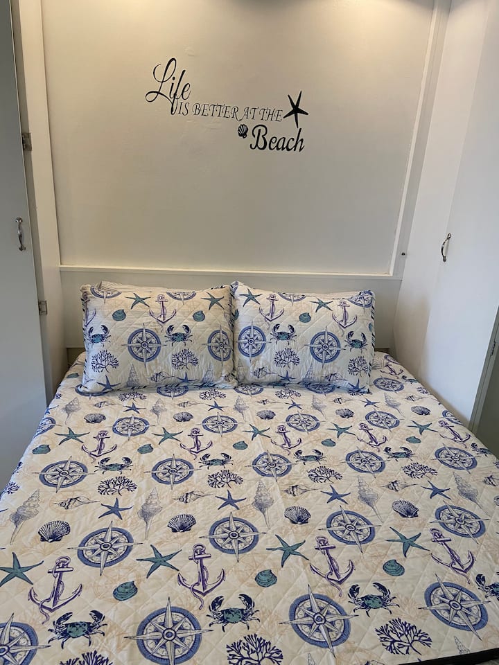 เตียงเมอร์ฟี่พร้อมที่นอนโฟมเจลขนาดควีนไซส์ใหม่ 