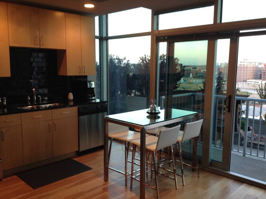 Fully equipped, modern furnishings, all tall ceilings.