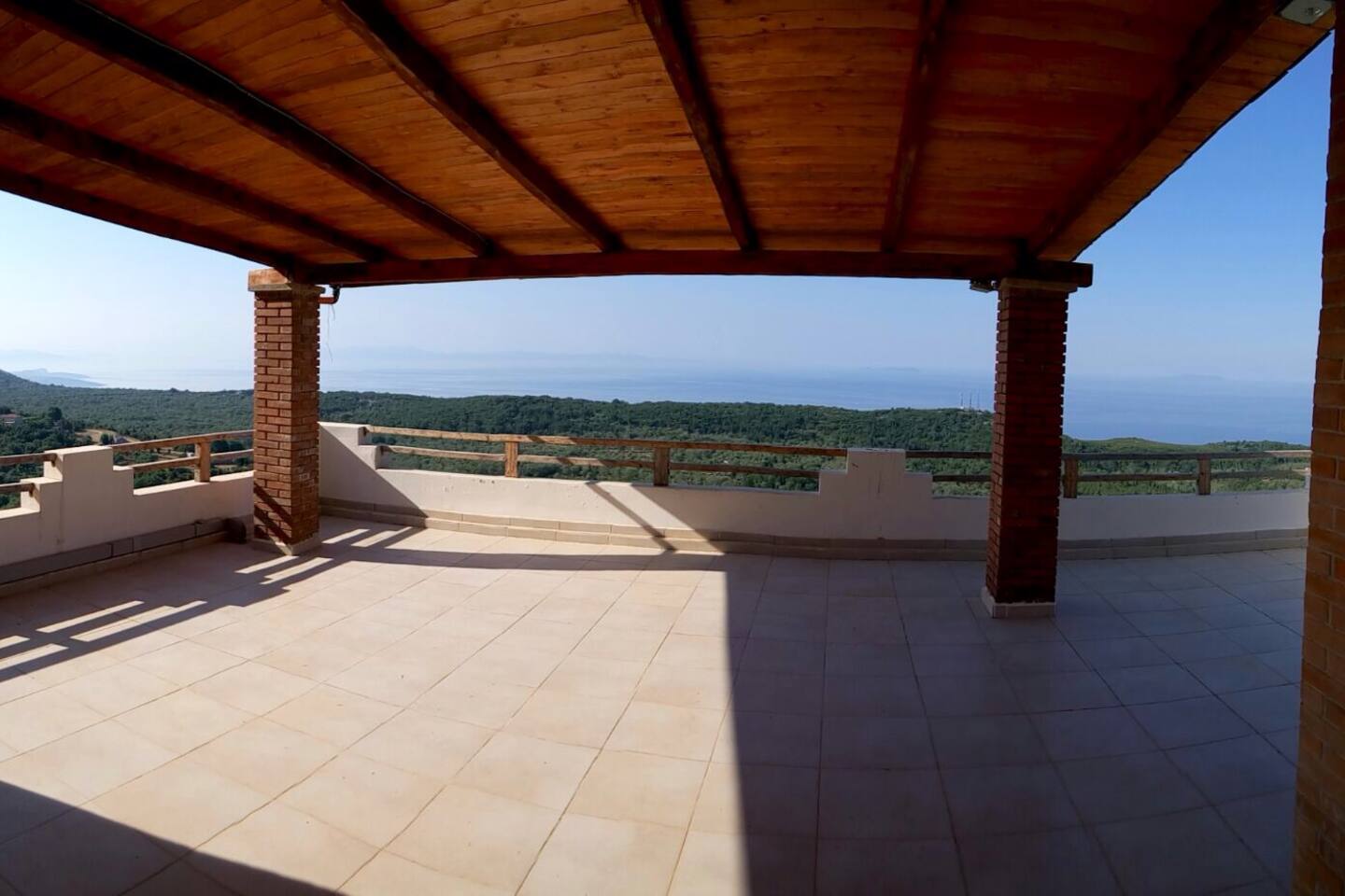 Top 20 vuno vacation rentals, vacation homes & condo rentals ... Veranda Restaurant decorazione