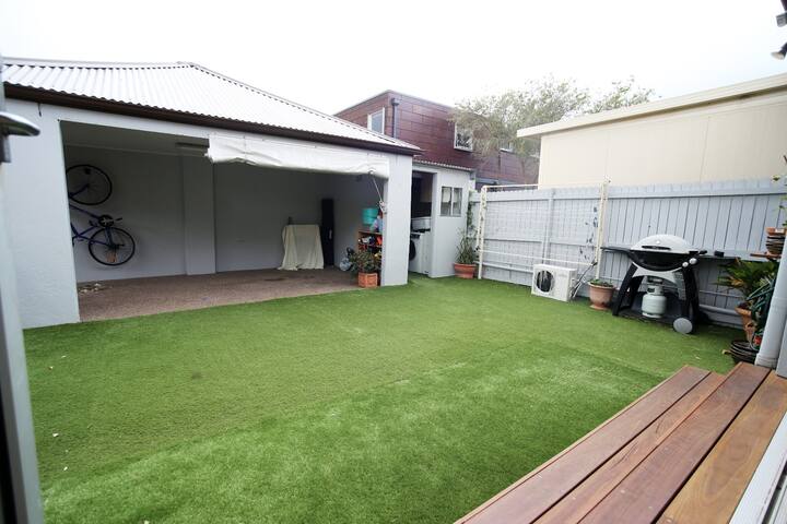 Beautiful BONDI BEACH Beachside House 3 bd 4-6 ppl gallery image 2