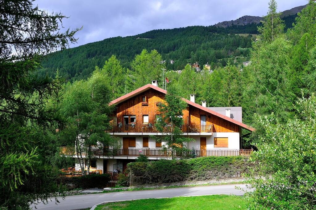 Condominio "La Marmotta" in estate