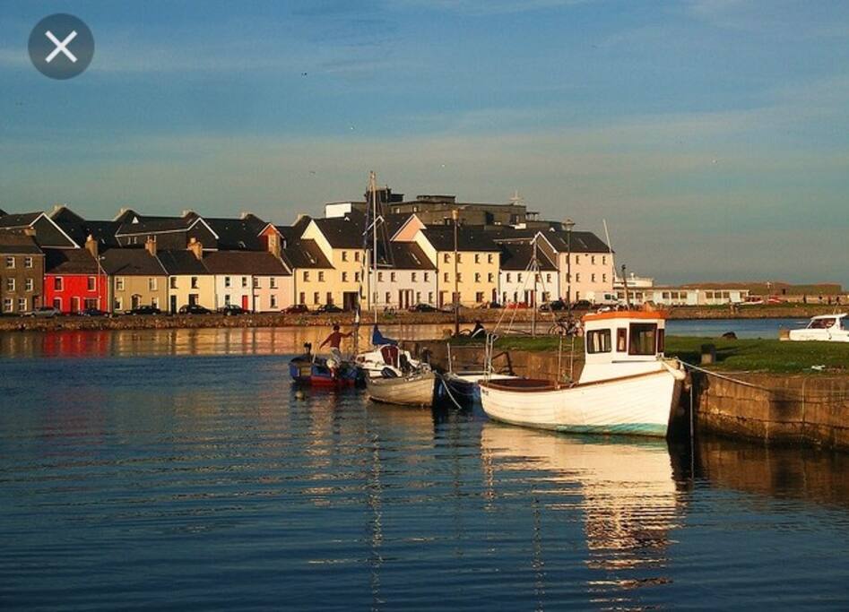 2 min from the famous Claddagh