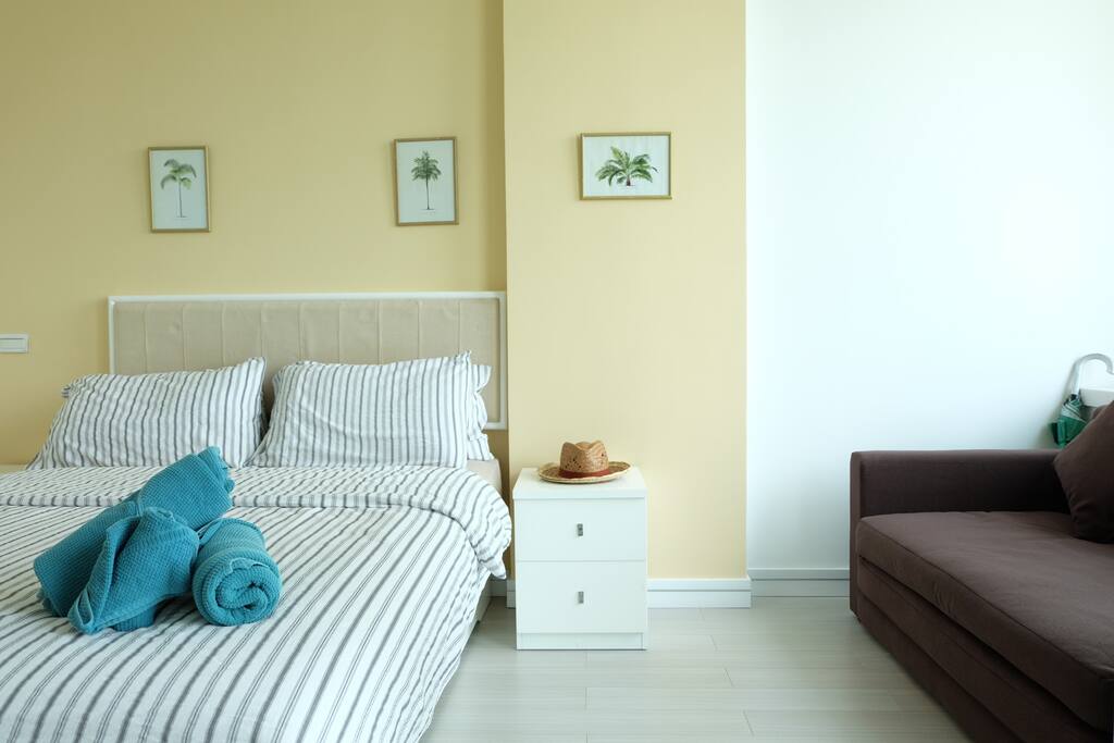 Bed, hat & sofa