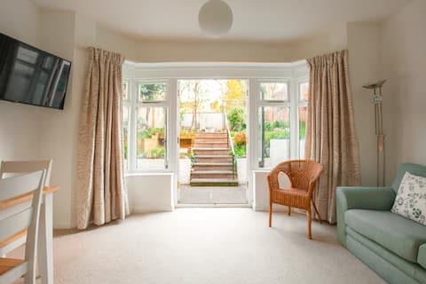 Popular Airbnb listing: Gorgeous Georgian Cottage in central Dawlish in Dawlish