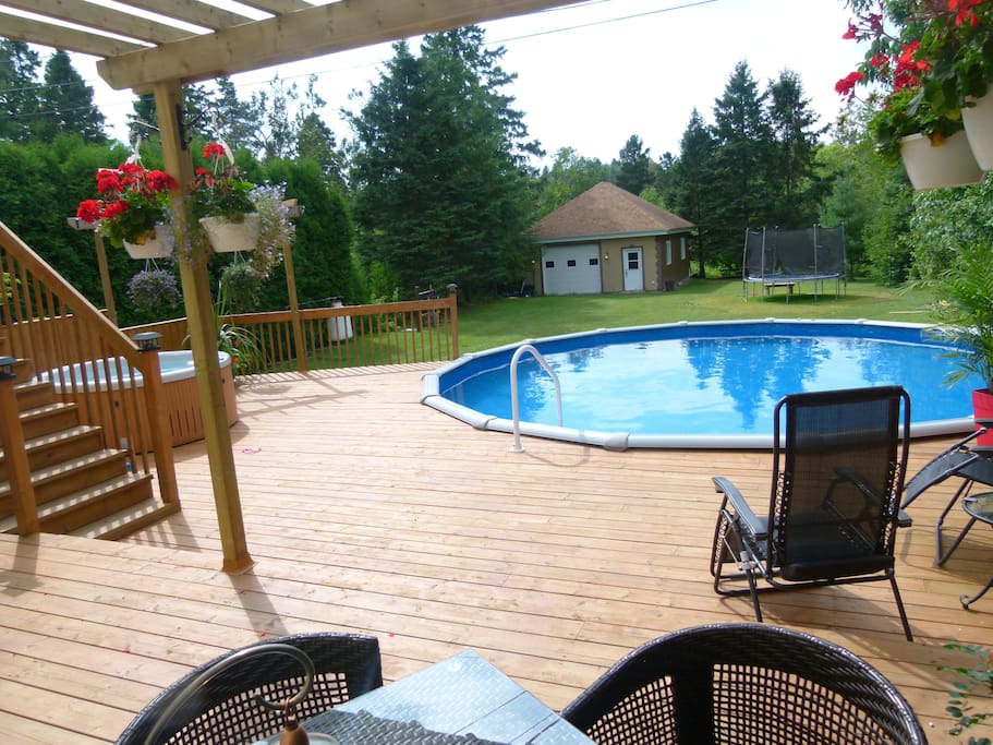 Piscine et hot tub...disponible jusqu'à 19H00.