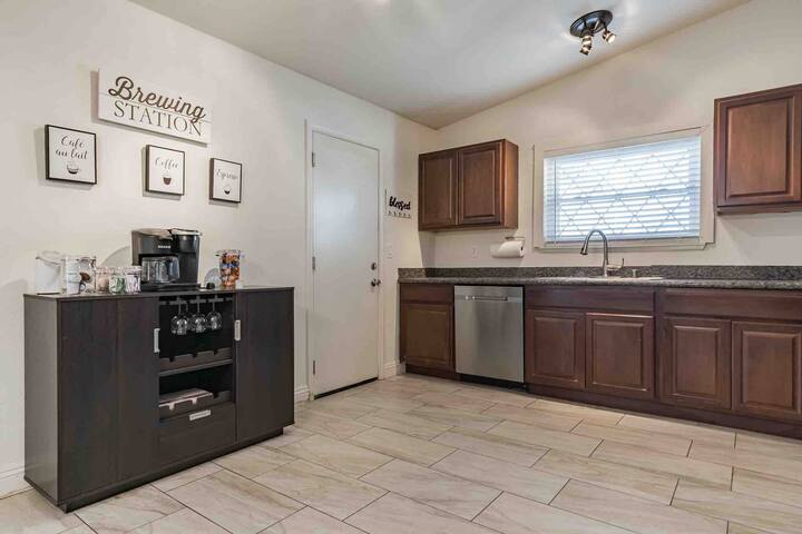 Weekend getaway 3-Bedroom home away from home gallery image 4