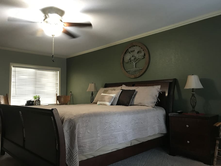 Private Studio Apartment with comfy and luxurious California King bed and small dinette where you can see the sunsets if you like