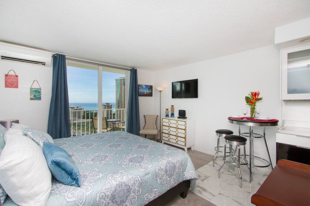 *BREATHTAKING VIEWS*NEW STUDIO W/FREE PARKING* - 호놀룰루(Honolulu)의 콘도에서 살아보기, 하와이, 미국