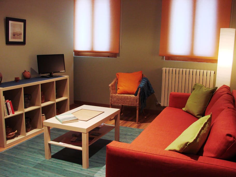 Espacio Humboldt. Salón con sofacama de matrimonio.