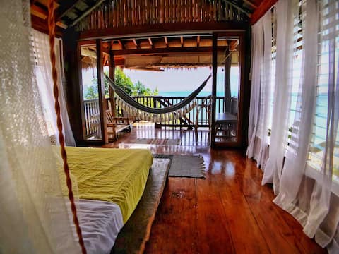 Romantic Jungle Cottage in a Secluded Beach Cove