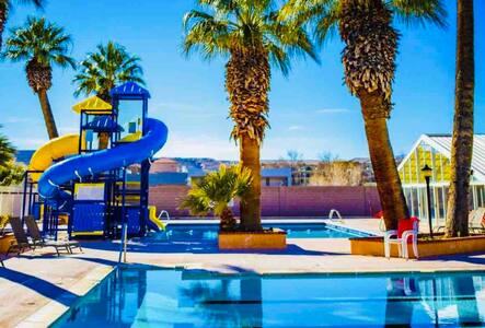 Amazing views! Las Palmas Resort! Quiet Top Floor!