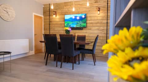 Stunning, modern 3 Bedroom home in great location!