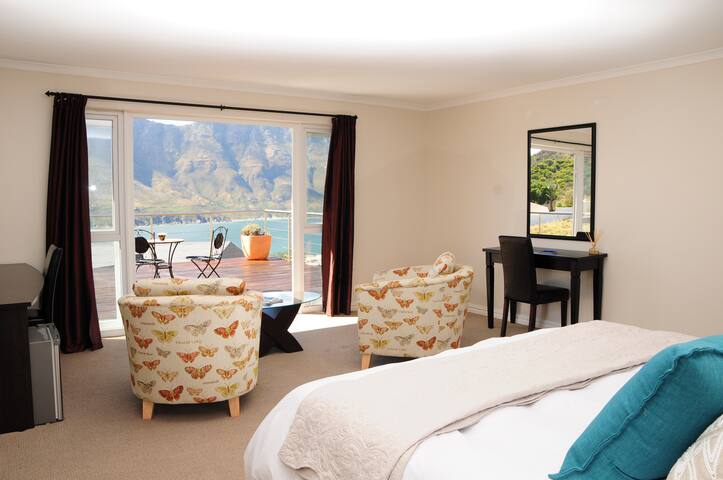 Hout Bay Breeze Luxury Holiday House gallery image 4