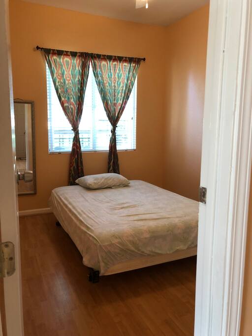 Full furnished Queen bed Masterbedroom