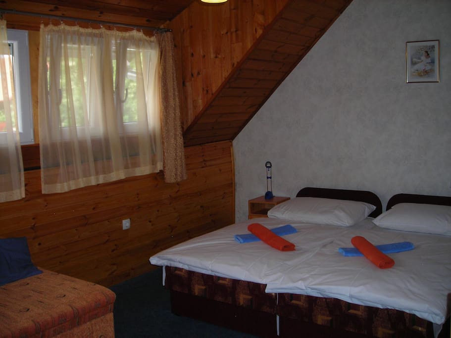 Dvoulůžkovy pokoj / Double-bed room / Doppelzimmer