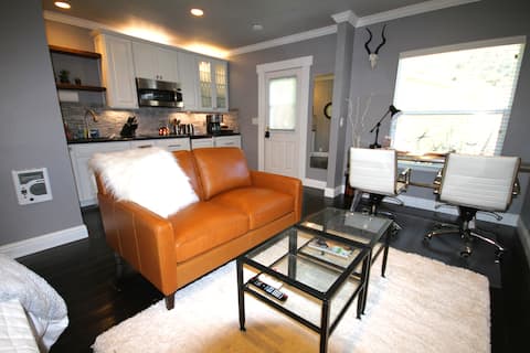 Downtown Campbell Executive Cottage