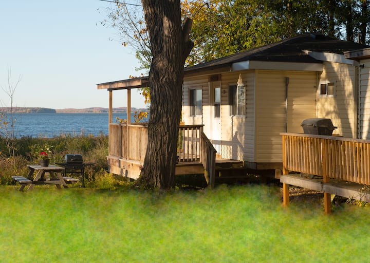 CL0190Scenic cottage lake view with pool access Cottages for Rent in