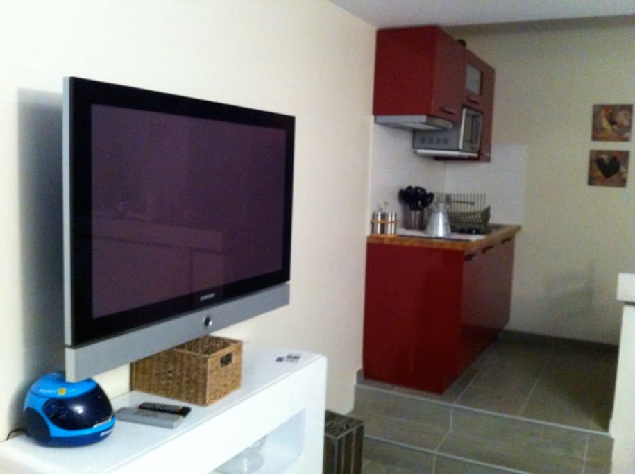 une grande TV